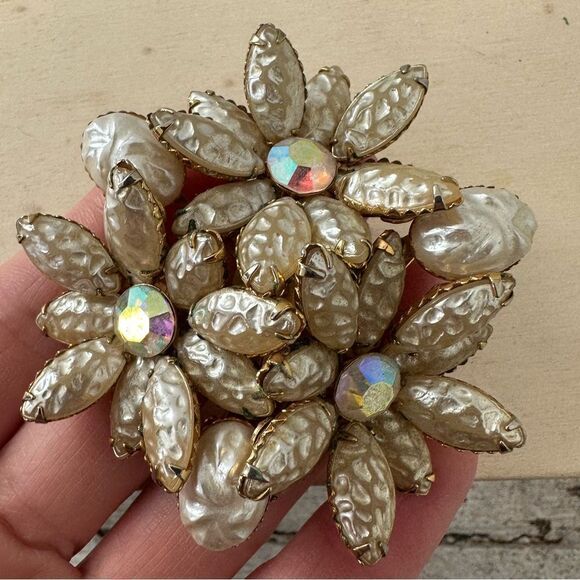 Vintage Iridescent Floral Pearlized Rhinestone Brooch - Picture 7 of 7